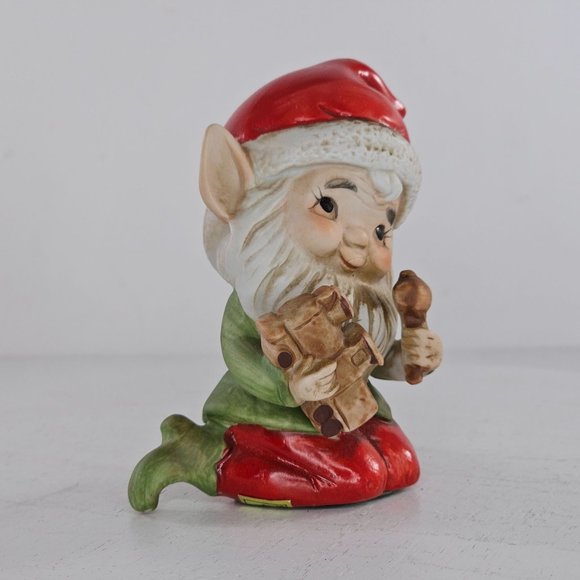 Vintage Homco Elf Making a Train Holding Hammer Figurine #5406 - Picture 2 of 8